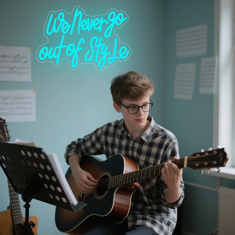 Panneau néon « We Never Go Out - Neon Sign Party avis et prix